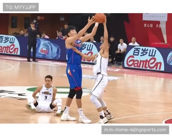 深圳防守篮板失控 被辽宁抢下15个前场篮板